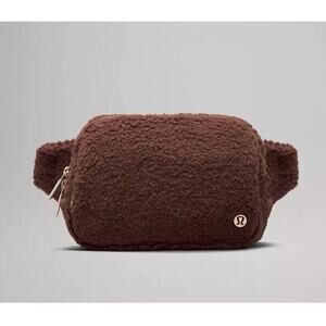 Lululemon Everywhere Belt Bag 1L Fleece- Earth/Brown Gold One Size